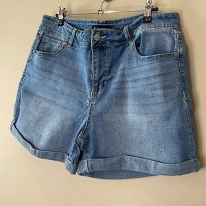🔥 d.jeans Denim Jean Shorts, Very Stretchy cuffed medium wash. Size 14